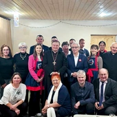  Po Mszy św. bp Krzysztof Nykiel spotkał się z osobami szczególnie zaangażowanymi w życie Kościoła.