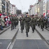 Po Mszy na placu przy katedrze świętowano z ceremoniałem wojskowym i koncertem orkiestry wojskowej z Żagania.