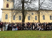 Nauki od początku prowadzą misjonarki Chrystusa Króla dla Polonii Zagranicznej.  To czas spotkania kierowany  do dziewcząt  od VII klasy szkoły podstawowej  aż po ostatnie klasy szkoły średniej. Zazwyczaj w ich trakcie uczestniczki przypatrują się wybranym kobiecym postaciom z Biblii. Dom Młodych w Rokitnie zaprasza także  na inne ćwiczenia duchowe. Aktualne informacje i zapisy: centrumddm.pl.