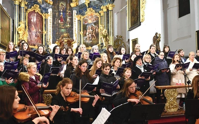  Wyśpiewane tego dnia utwory były swoistą podróżą przez muzykę sakralną minionych ośmiu wieków.