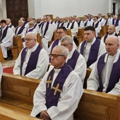Księża zmierzyli się z trudnym tematem