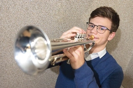 – Początki gry na trąbce są dość skomplikowane,  ale potem robi się coraz łatwiej – przyznaje Janek