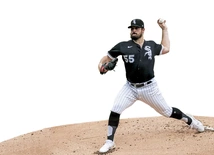 Miotacz w momencie wyrzutu piłki 