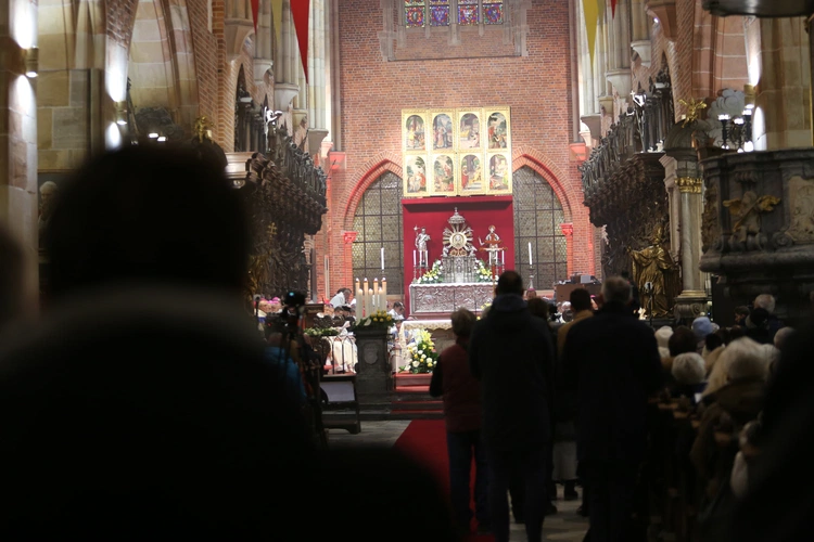 60. rocznica orędzia biskupów polskich do niemieckich - Msza święta