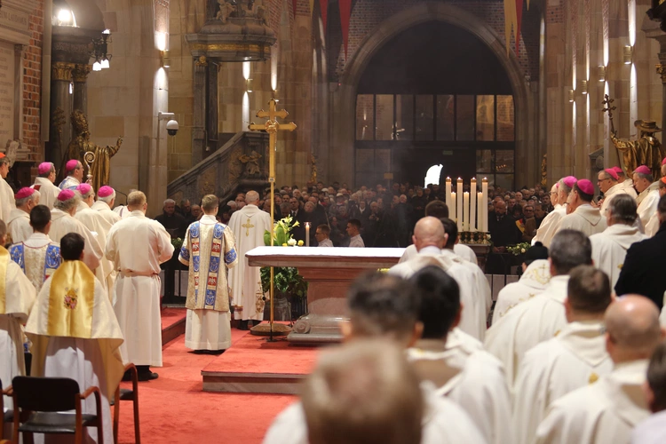 60. rocznica orędzia biskupów polskich do niemieckich - Msza święta