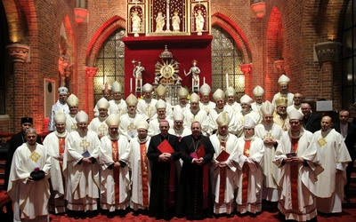 60. rocznica orędzia biskupów polskich do niemieckich - Msza święta