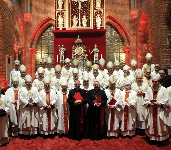 60. rocznica orędzia biskupów polskich do niemieckich - Msza święta