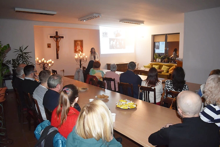 Ku Temu, co Niewidzialne… 