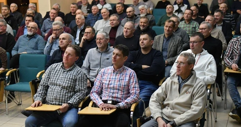 W Głogowie rozpoczęły się rekolekcje dla posługujących mężczyzn