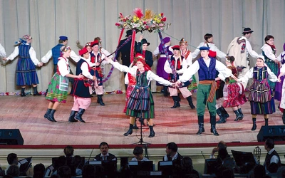 „Czy to faktycznie osoby z niepełnosprawnościami tak tańczą i śpiewają?”. 40-lecia istnienia zespołu „Mazowiacy”