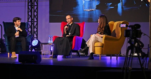 Wywiad, który przeprowadził... biskup. Odpowiadali młodzi katoliccy influencerzy