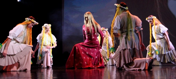 Widowisko "Polska w koronie"