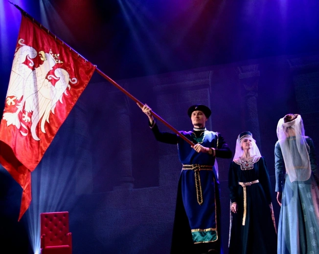 Widowisko "Polska w koronie"