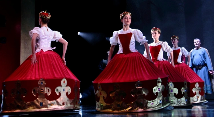 Widowisko "Polska w koronie"