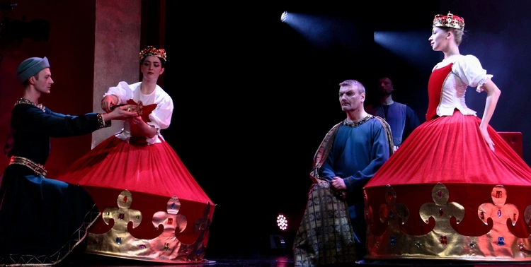 Widowisko "Polska w koronie"