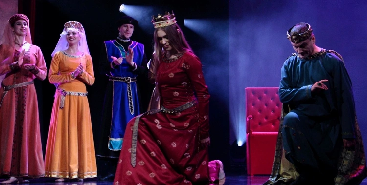 Widowisko "Polska w koronie"