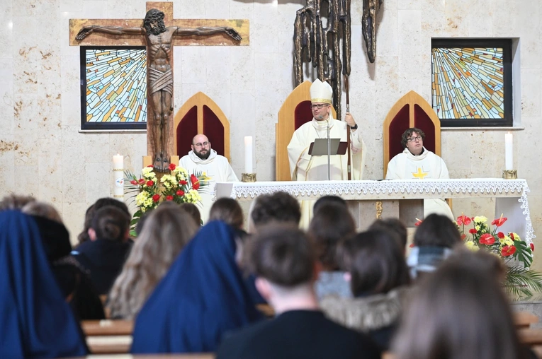 Msza św. z okazji Światowego Dnia Młodzieży