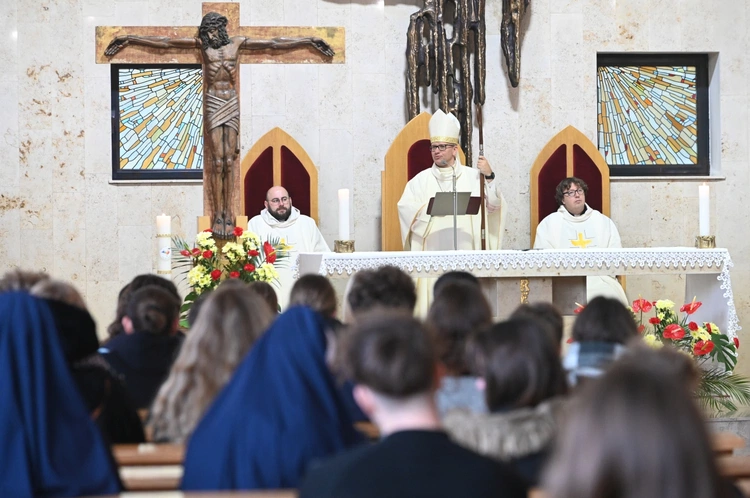 Msza św. z okazji Światowego Dnia Młodzieży