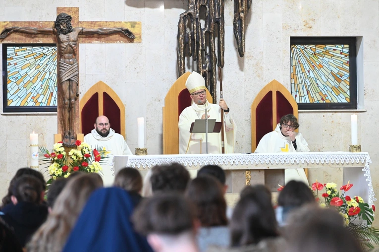 Msza św. z okazji Światowego Dnia Młodzieży