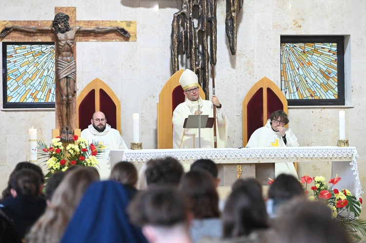 Msza św. z okazji Światowego Dnia Młodzieży