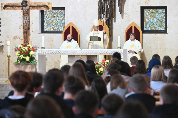 Msza św. z okazji Światowego Dnia Młodzieży