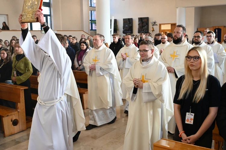 Msza św. z okazji Światowego Dnia Młodzieży