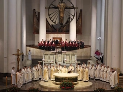 Abp Andrzej Przybylski: Najważniejszym znakiem Królestwa Chrystusa jest krzyż