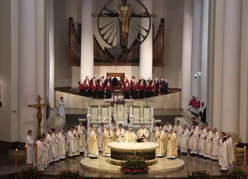 Abp Andrzej Przybylski: Najważniejszym znakiem Królestwa Chrystusa jest krzyż