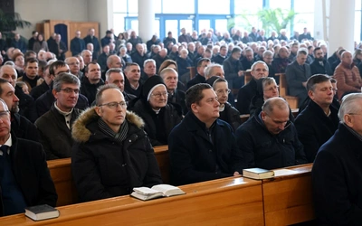 Zanoszą Komunię św. chorym w ich domach