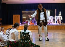 Nowy Targ. Tischner między blokami 