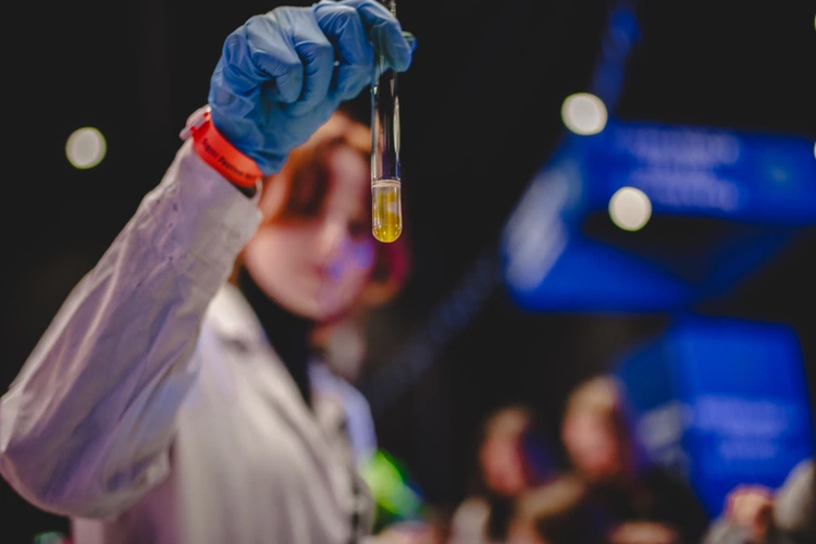 Region. Dasz się zaprosić do świata pełnego eksperymentów? Śląski Festiwal Nauki Katowice ma do niego klucz