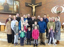 Uczestnicy spotkania  „Bliżej liturgii”  po Mszy św.