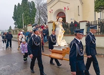 Pożegnanie statuy.
