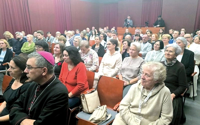 W każdym spotkaniu uczestniczyło ponad  100 osób. 