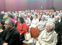 W każdym spotkaniu uczestniczyło ponad  100 osób. 