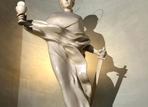 Figura  św. Barbary w archikatedrze Chrystusa Króla w Katowicach.