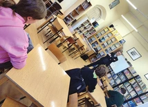 Młodzi  katolicy interesują się teologią.