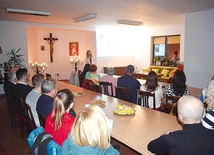 W parafialnej sali udało się stworzyć prawdziwą wspólnotę słuchania. 