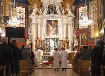 Prace konserwatorskie  przywróciły obiektom pierwotne barwy oraz wyrazistość.