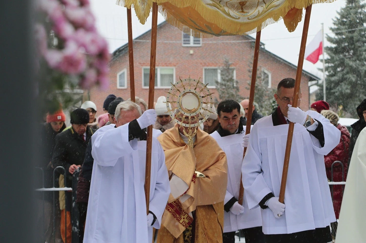  Bp Stułkowski przeniósł Najświętszy Sakrament do „Domu Chleba”. Ogólną intencją tego miejsca jest modlitwa o świętość kapłanów oraz o powołania kapłańskie i zakonne.