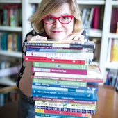 Anna Czerwińska-Rydel to autorka biograficznych opowieści dla dzieci i młodzieży, poświęconych m.in. Irenie Sendler, Marii Skłodowskiej- -Curie, Stefanowi Banachowi i rodzinie Wedlów. W 2024 r. Muzeum Historii Polski wydało jej książkę „Lekarska na zło. O dzieciach z getta w domu Jadwigi Piotrowskiej”. Z wykształcenia jest muzykiem i pedagogiem. Mieszka w Gdańsku.