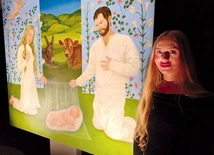 Karolina Żądło dąży do zachowania spójności między własnym językiem malarskim a wymogami sztuki sakralnej, wprowadzając m.in. do obrazu charakterystyczne dla siebie motywy woali i ornamentów. 