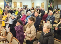 Modlitwa wolontariuszy i rodzin, których członkowie  już odeszli. 