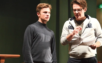 Główną rolę gra kl. Norbert Paciorek. – Na nim spoczywa główny ciężar, ale wszyscy aktorzy radzą sobie świetnie – ocenia reżyser Marcin Kwaśny.