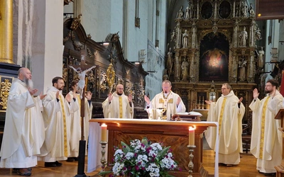 Swój charyzmat realizował w poczuciu braterstwa i odpowiedzialności