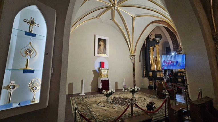 Poświęcenie figury Chrystusa upadającego pod krzyżem u radomskich bernardynów