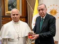 Papież wręczył prezydentowi Turcji medal wizyty apostolskiej