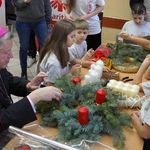 Wigilijna świeca Caritas już płonie