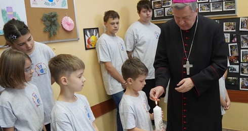 Abp Kupny: Dostrzeżmy w tym świetle ludzi w potrzebie