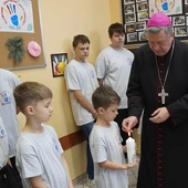 Abp Kupny: Dostrzeżmy w tym świetle ludzi w potrzebie